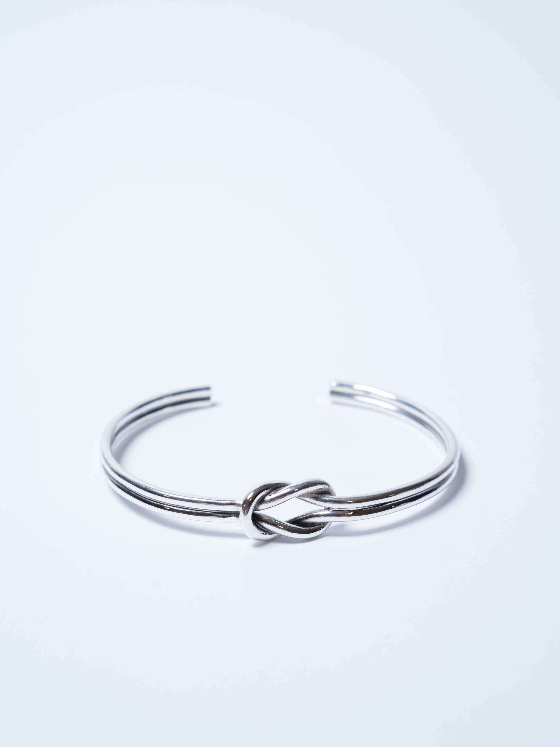 ESSENCE KNOT