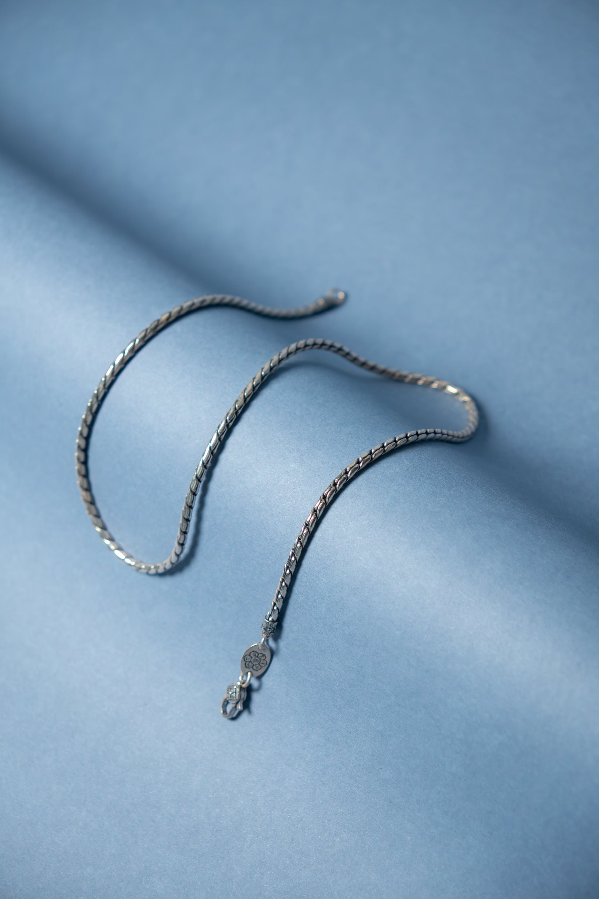 TWISTED LINK CHAIN