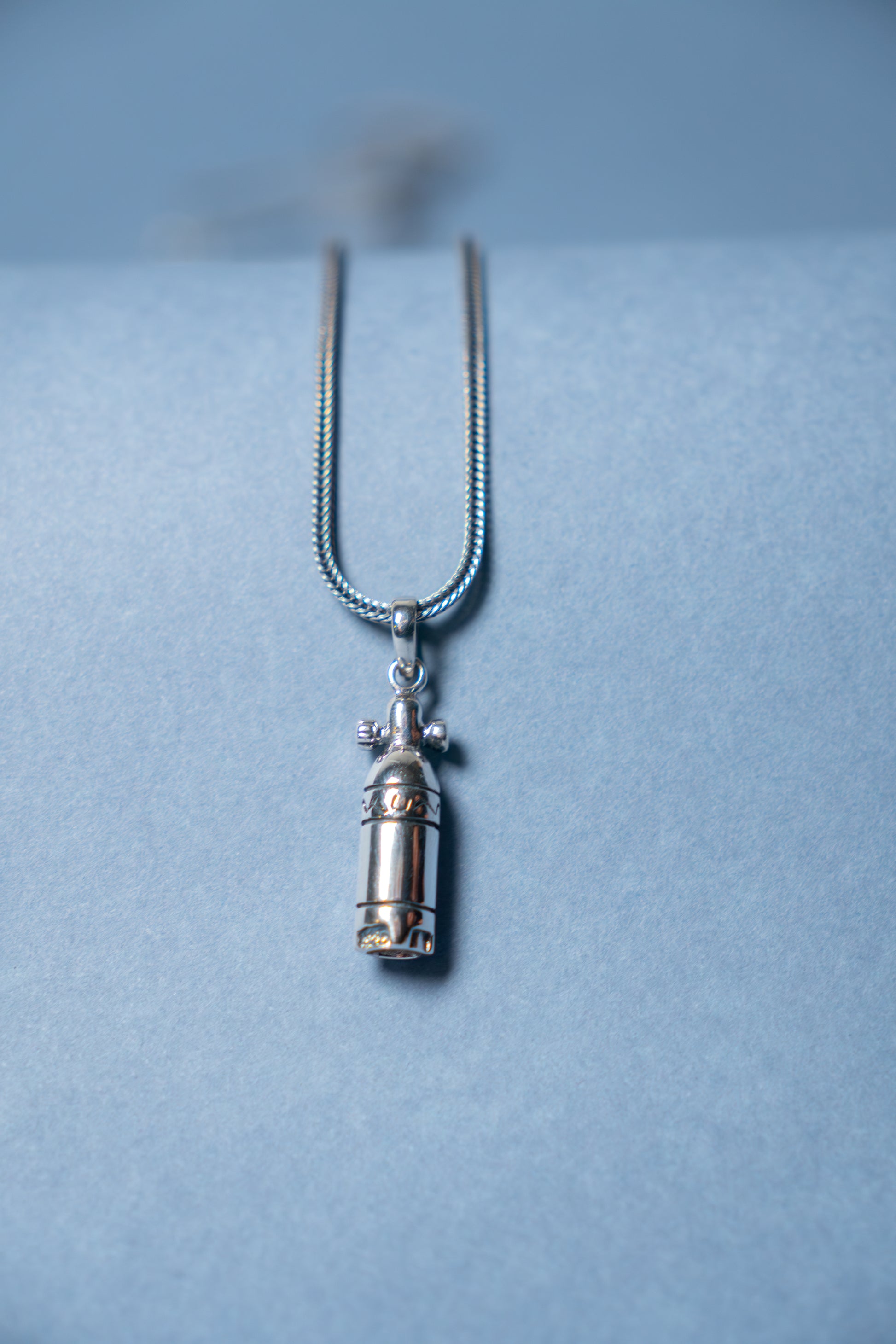 DEEP SEAL PENDANT