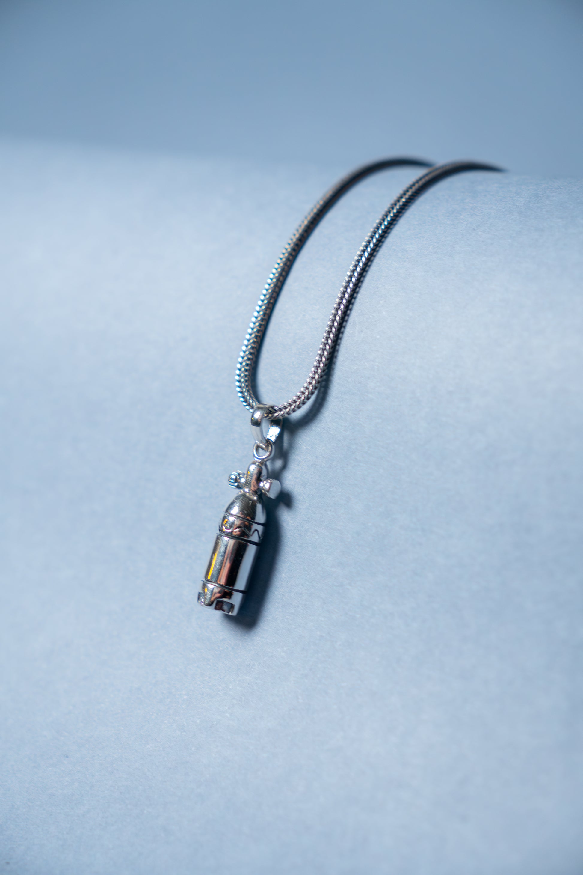 DEEP SEAL PENDANT