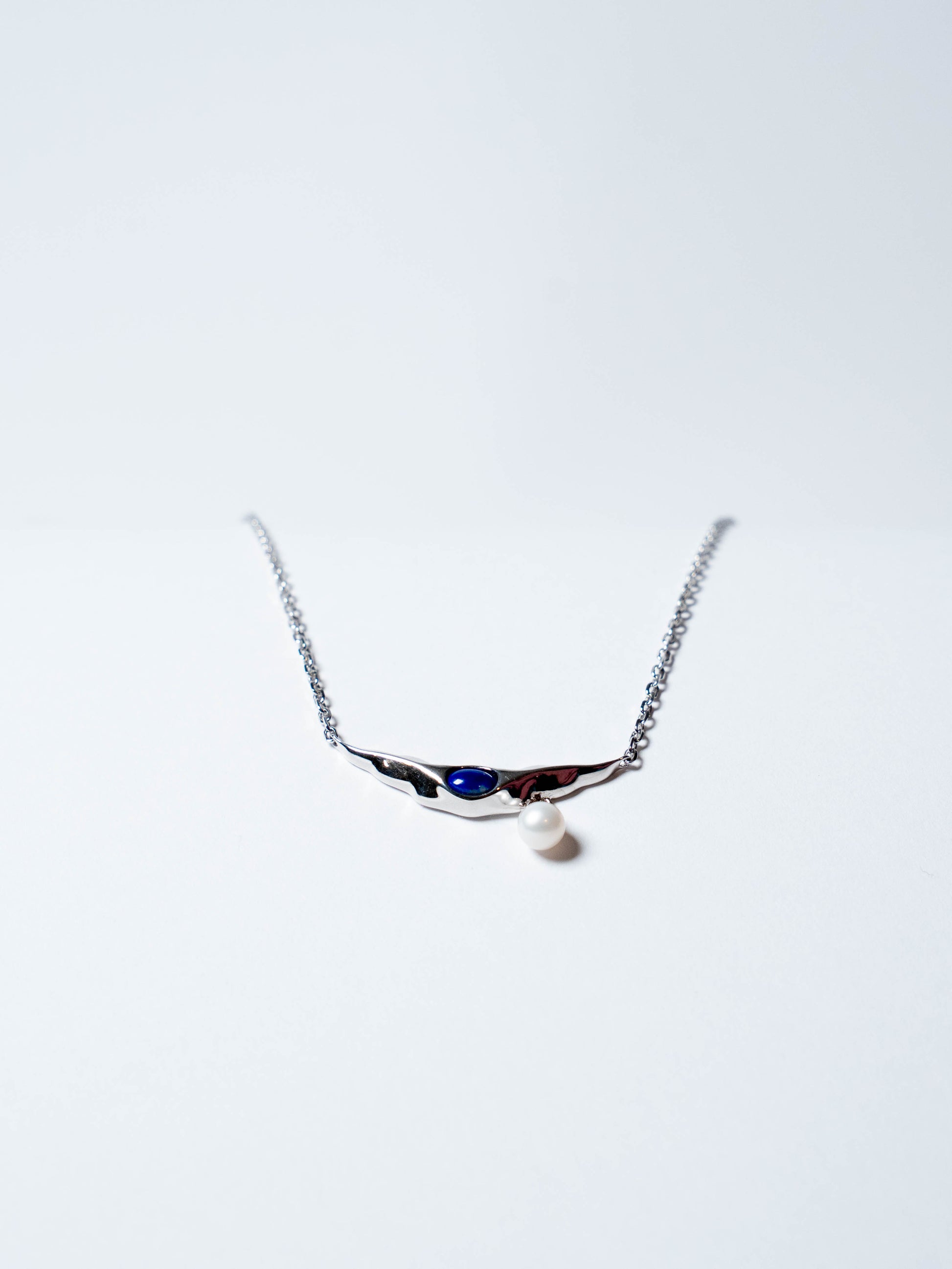 POISE NECKLACE